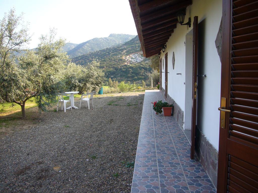 Su Trabi B&B Fluminimaggiore Kamer foto