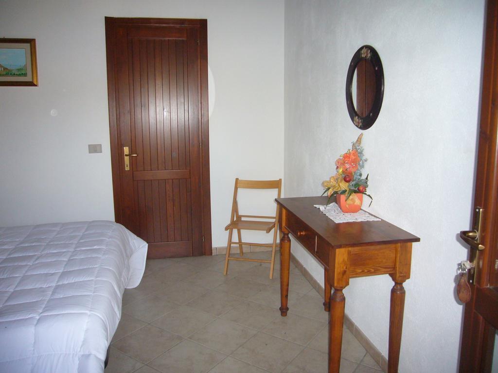 Su Trabi B&B Fluminimaggiore Kamer foto